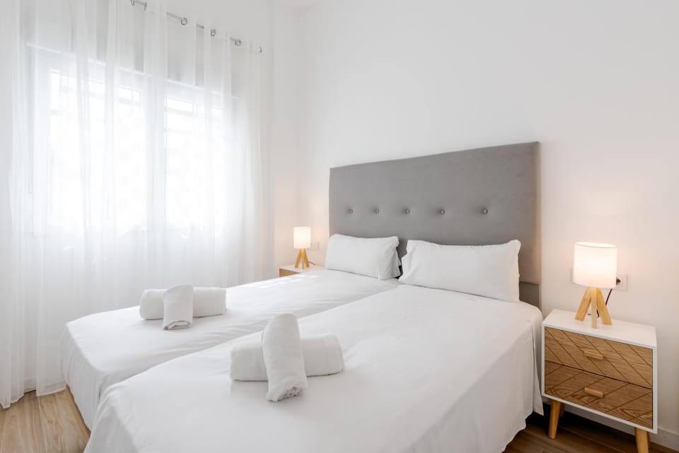 Photo of the whole room, Bedroom