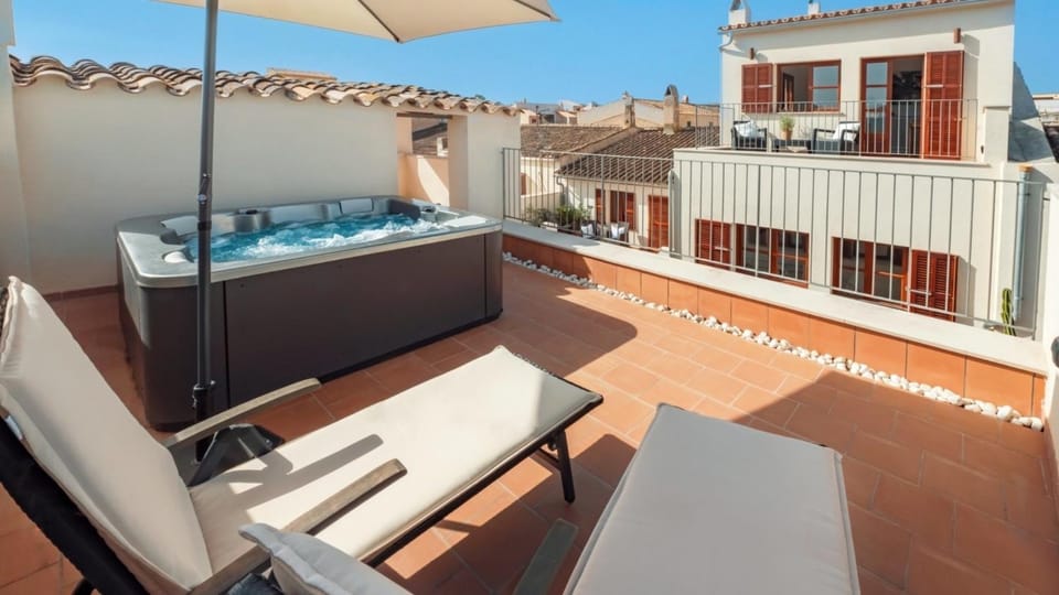 Charming 3 Bedroom Townhome in Artà, 1456 Apartment in Llevant