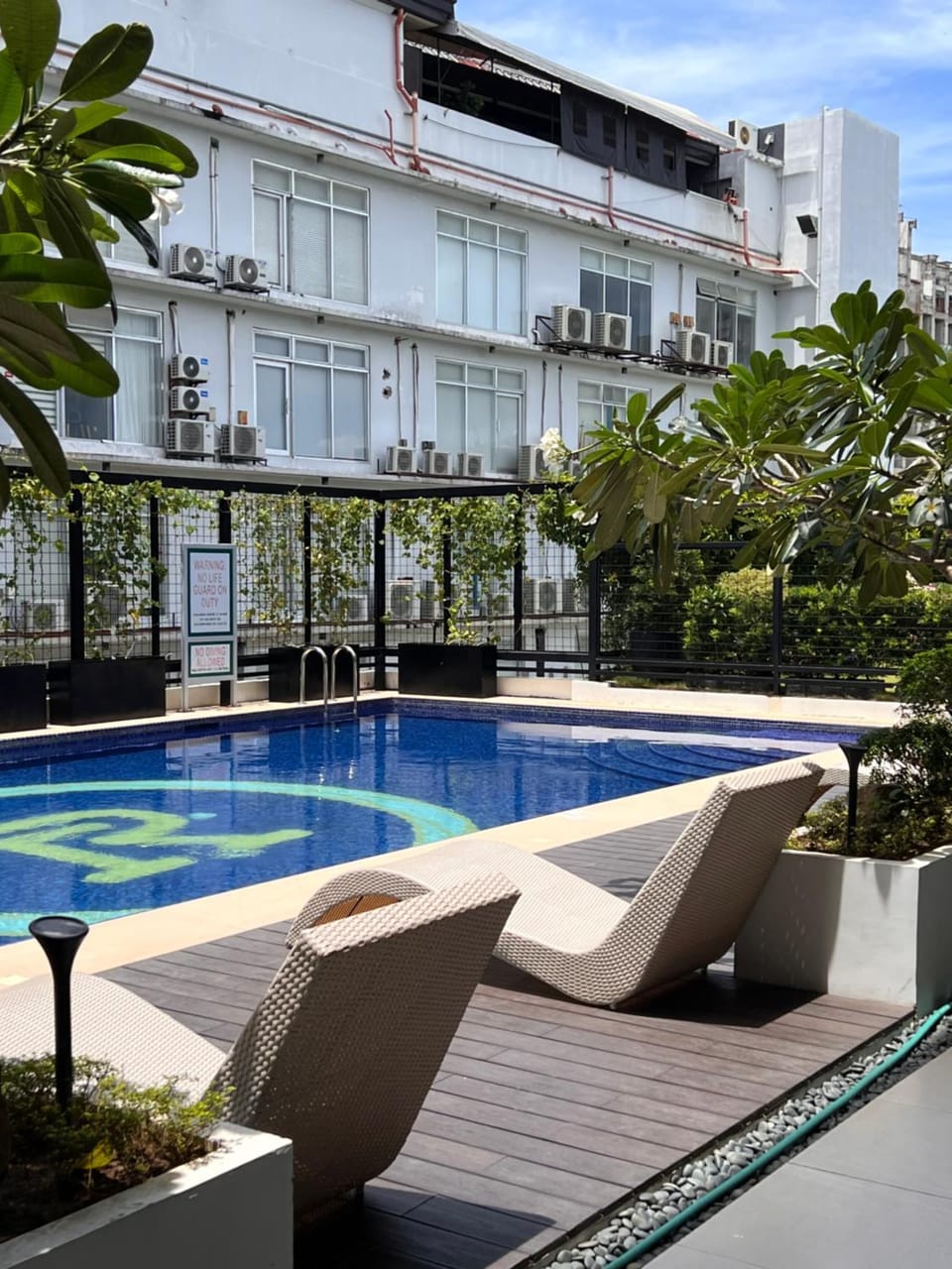 Swimming pool