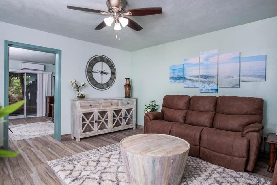 Villa Rrrita -Short Drive to Hull Bay House in Caribbean