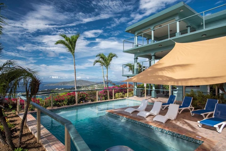 Villa Rrrita -Short Drive to Hull Bay House in Caribbean