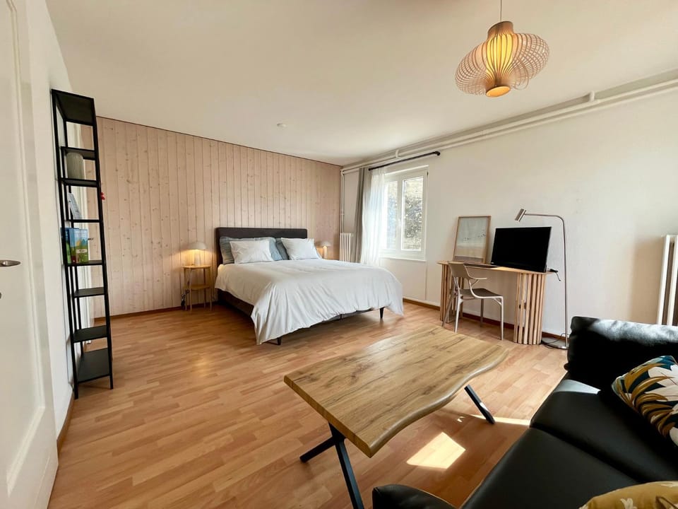 Photo of the whole room, Bedroom