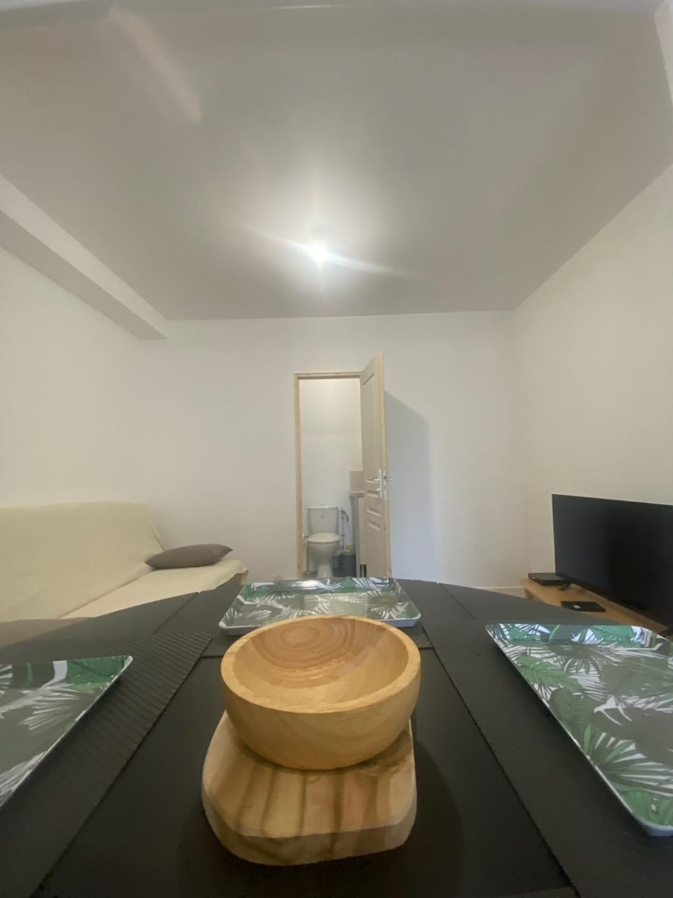 Toilet, Bed, Night, TV and multimedia, Dining area