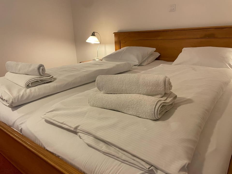 Bed, Photo of the whole room, Bedroom, towels