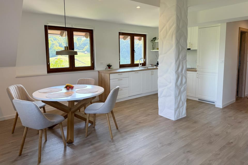 Dining area, kitchen