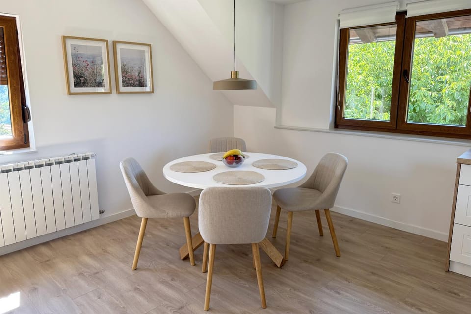 Dining area, Mountain view