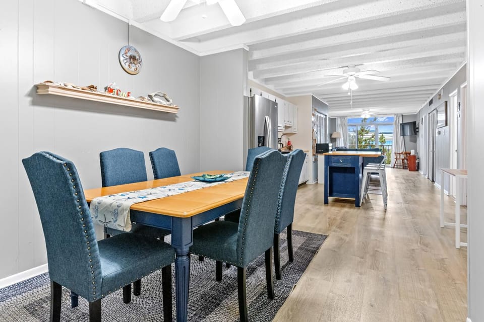 Family-Friendly 3BR Condo on 77th St Pool, Balcony & Walk to Beach House in Ocean City