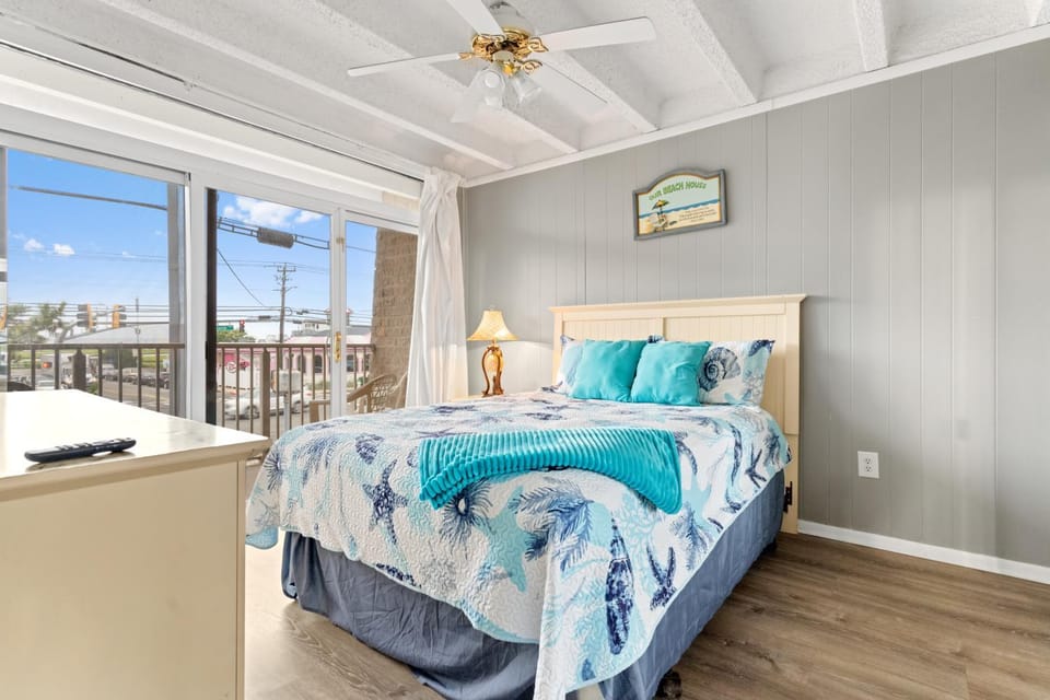 Family-Friendly 3BR Condo on 77th St Pool, Balcony & Walk to Beach House in Ocean City