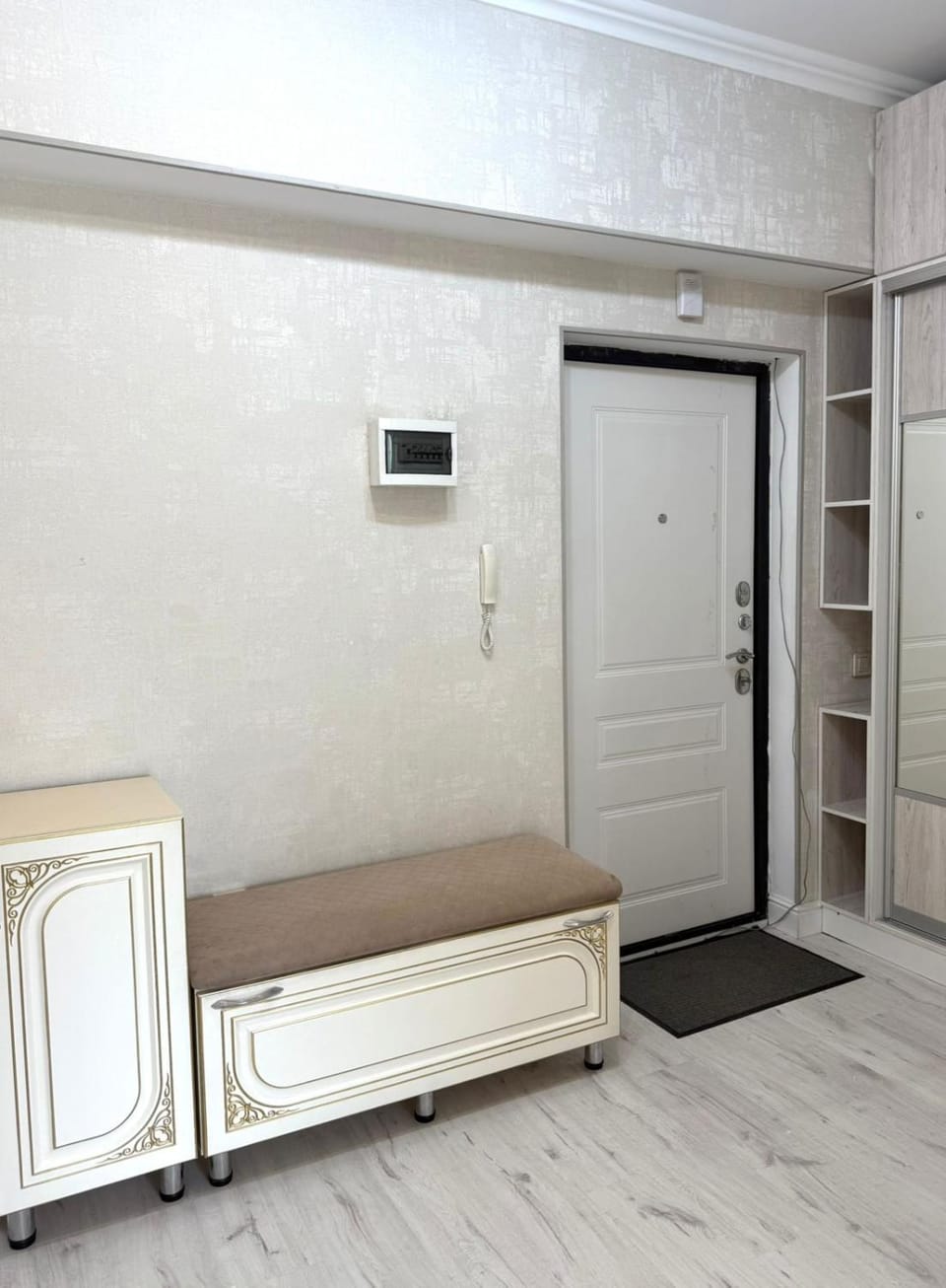Просторная однокомнатная квартира у метро Бауыржана Момышулы Apartment in Almaty