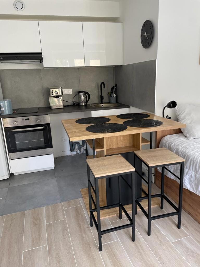 2-Appartement RDC 28 m2 avec Jardin Apartment in Île-de-France