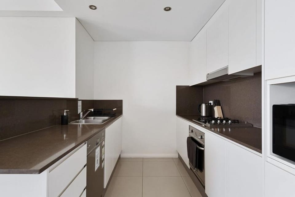 81M City View Abnb-Style 3BR Near Mascot Station with 2 FPKG Apartment in Mascot