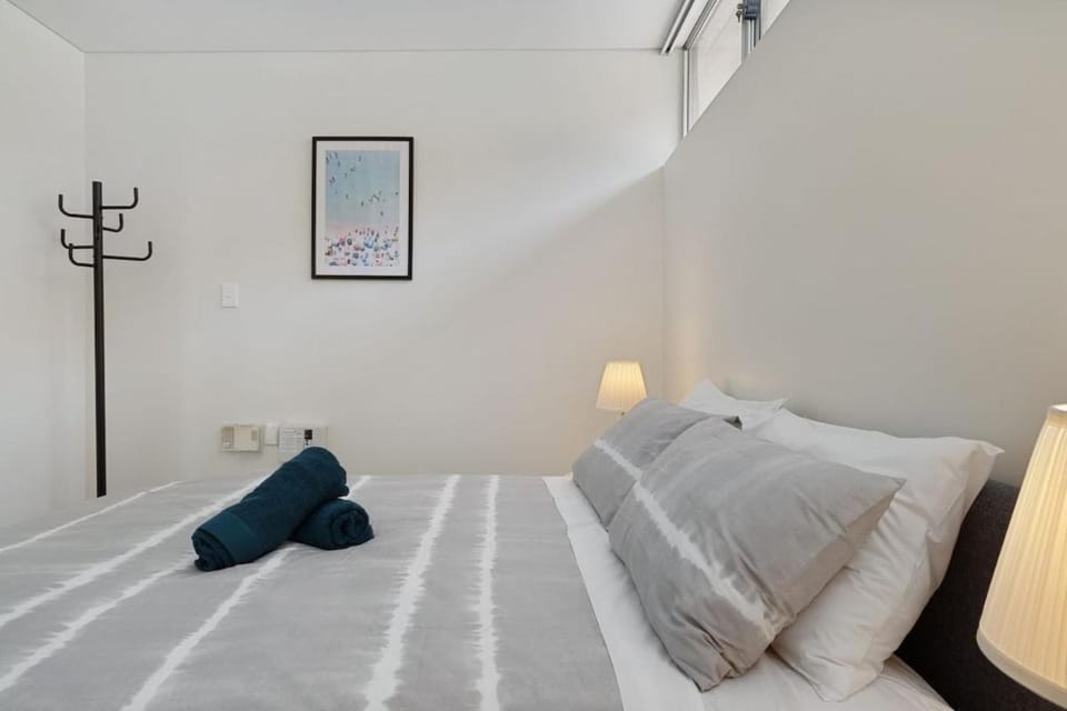 81M City View Abnb-Style 3BR Near Mascot Station with 2 FPKG Apartment in Mascot