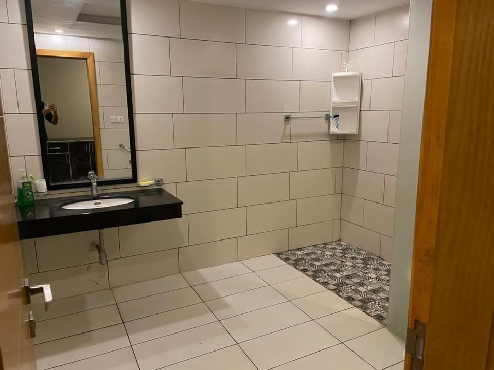 Havana Suites 2BHK Luxurious Apartment with Pool Gym & FreeNetflix At Bahria Town Apartment in Islamabad