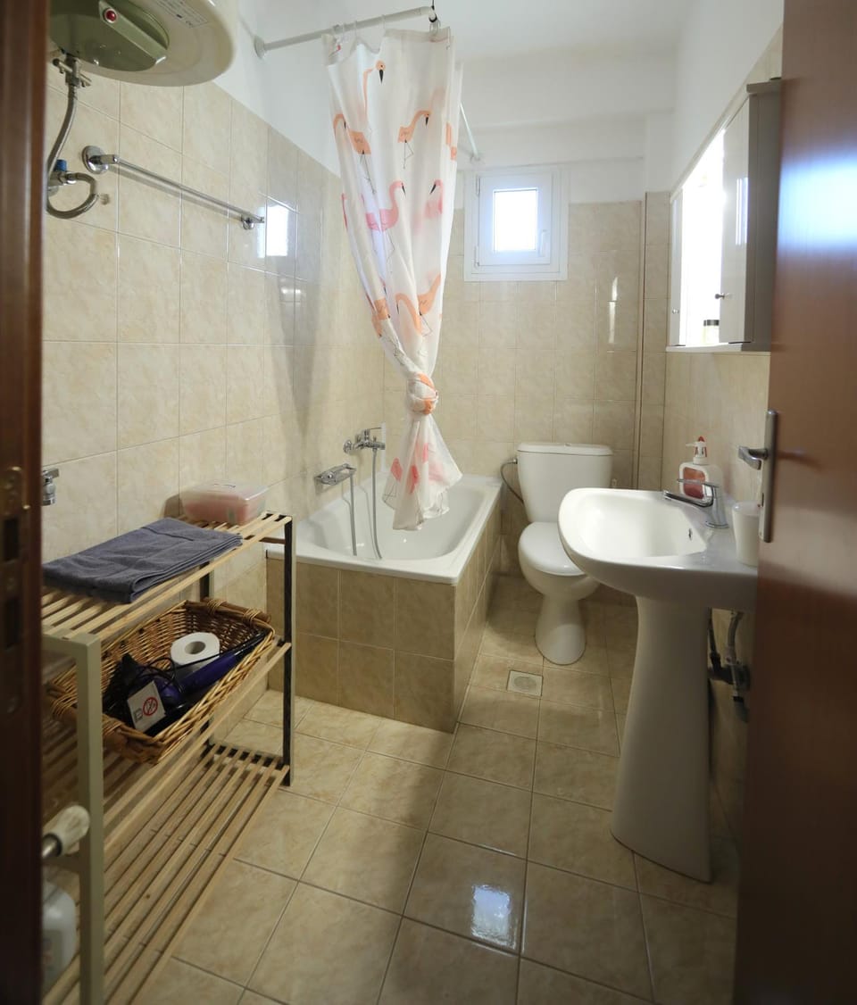 Shower, Toilet, Bathroom, Bath, locker, towels