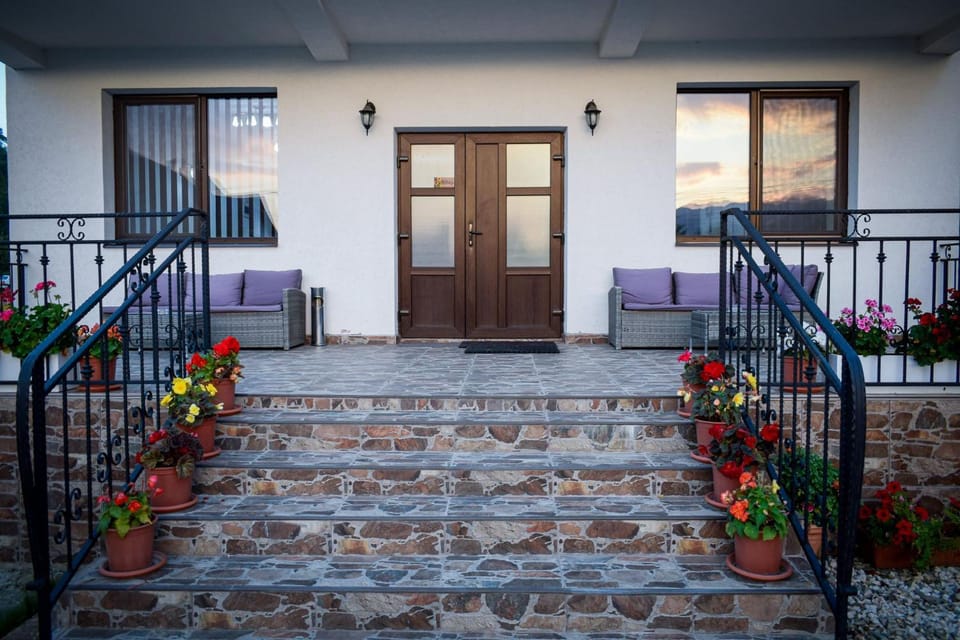 Facade/entrance, Balcony/Terrace