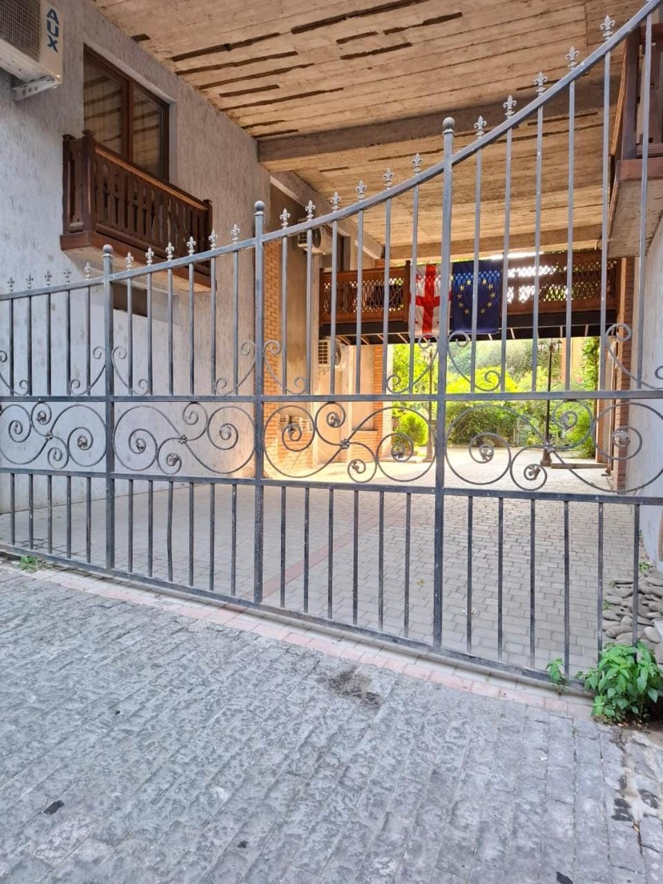 Property building, Day
