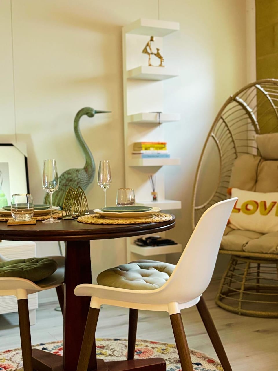 Seating area, Dining area