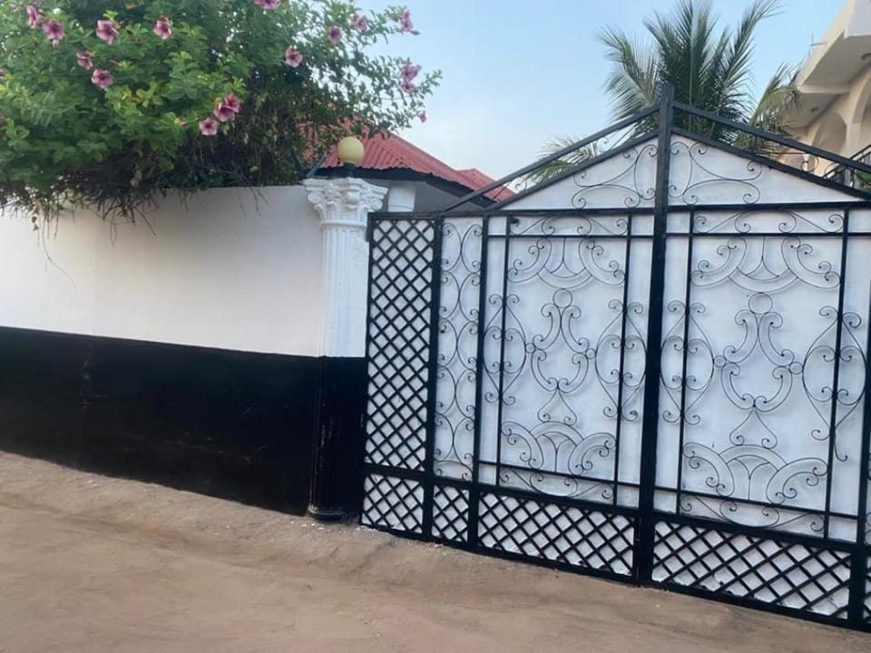 Sukuta nema guest house Bed and Breakfast in Senegal
