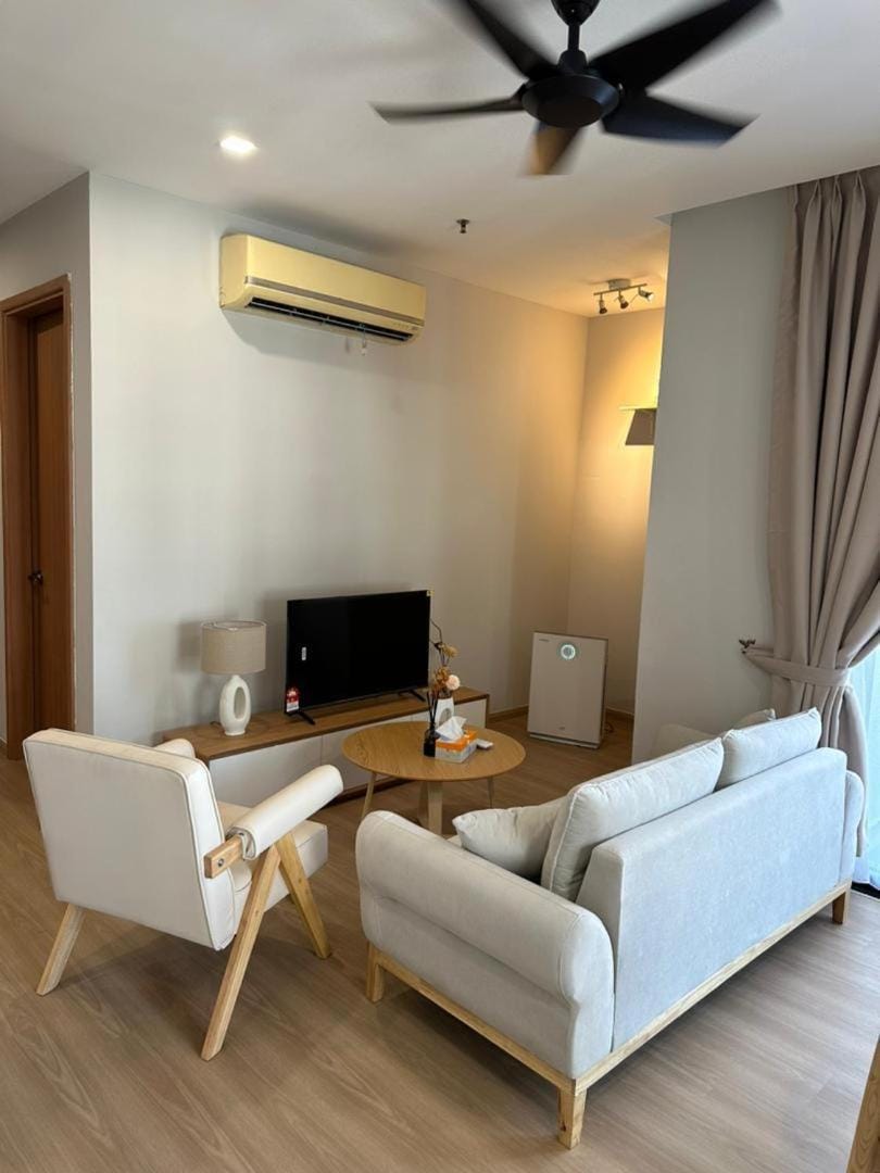 TV and multimedia, Living room, Seating area, air conditioner