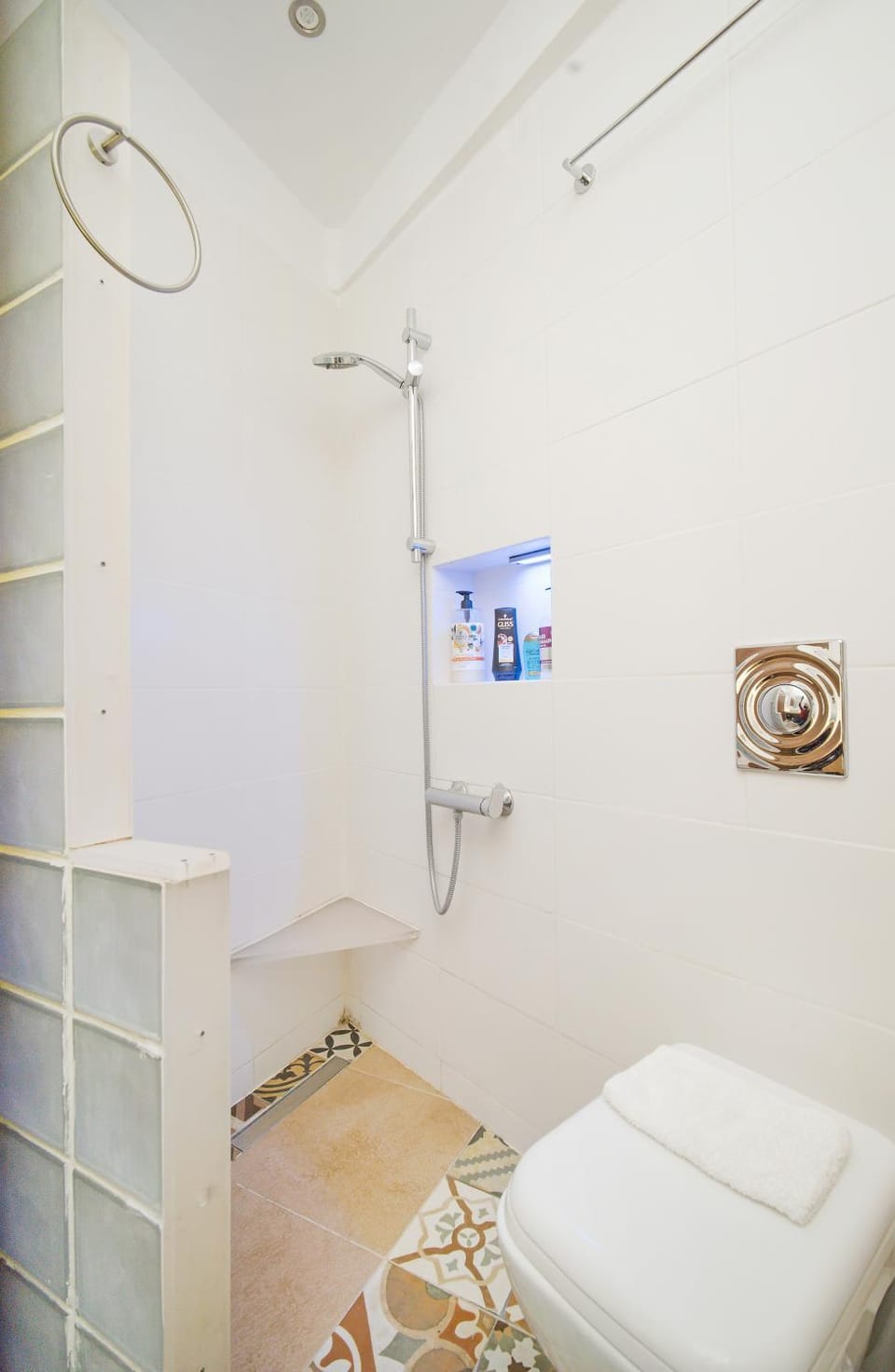 MELISSA - a lovely apartment & patio, Varnava, Pagrati Apartment in Athens