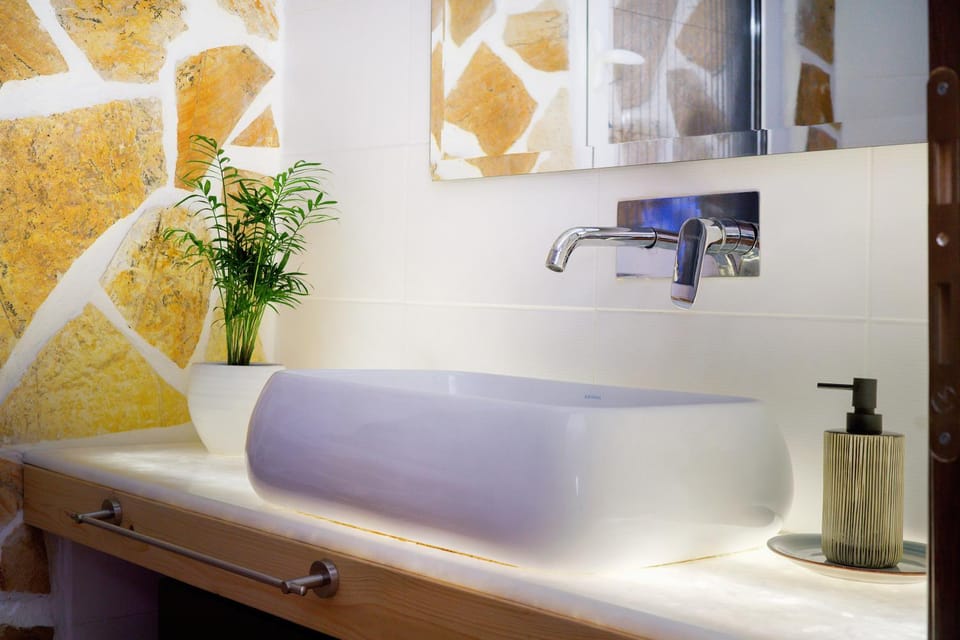 MELISSA - a lovely apartment & patio, Varnava, Pagrati Apartment in Athens