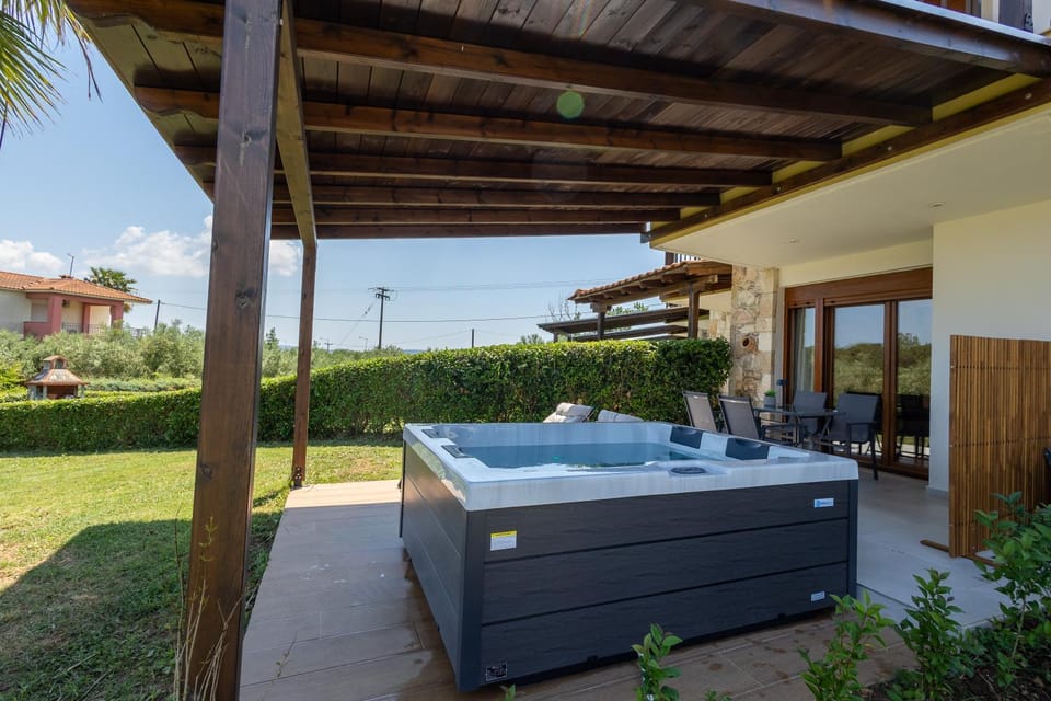 Hot Tub, Hot Tub