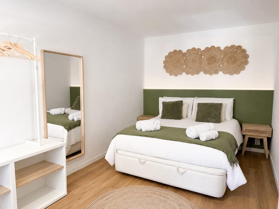 Bed, Bedroom, towels, wardrobe