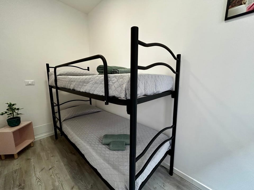 Bed, Photo of the whole room, Bedroom, bunk bed, towels