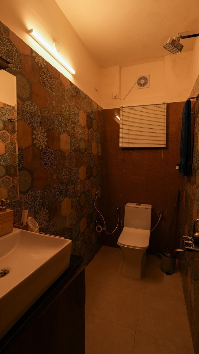 Bathroom, towels