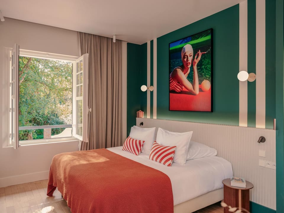 Bed, Photo of the whole room, Decorative detail, Bedroom