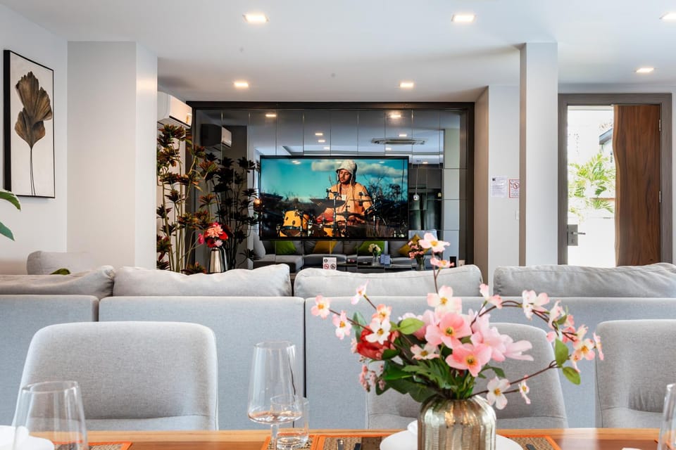 Communal lounge/ TV room, TV and multimedia, Living room