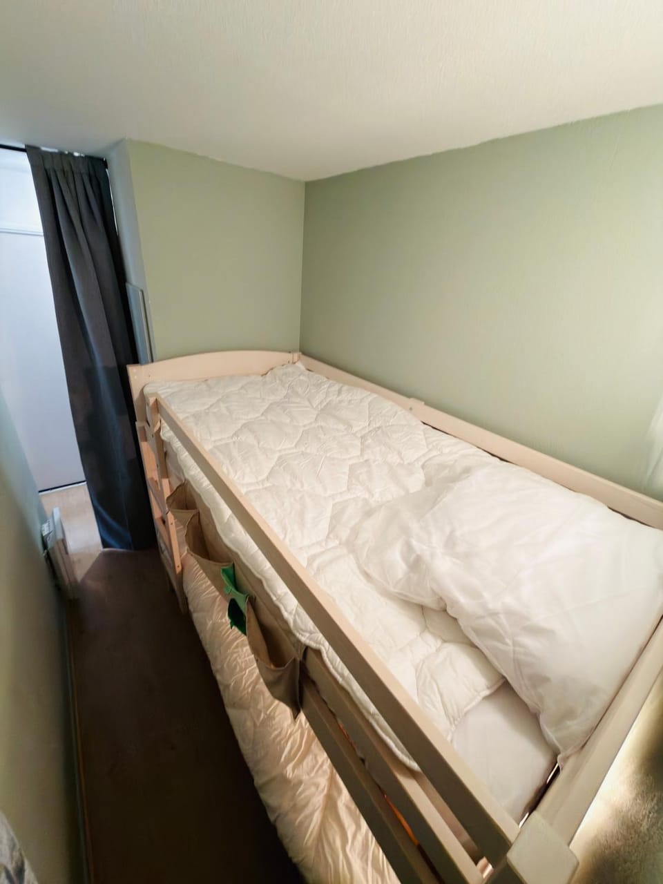 Bedroom, bunk bed