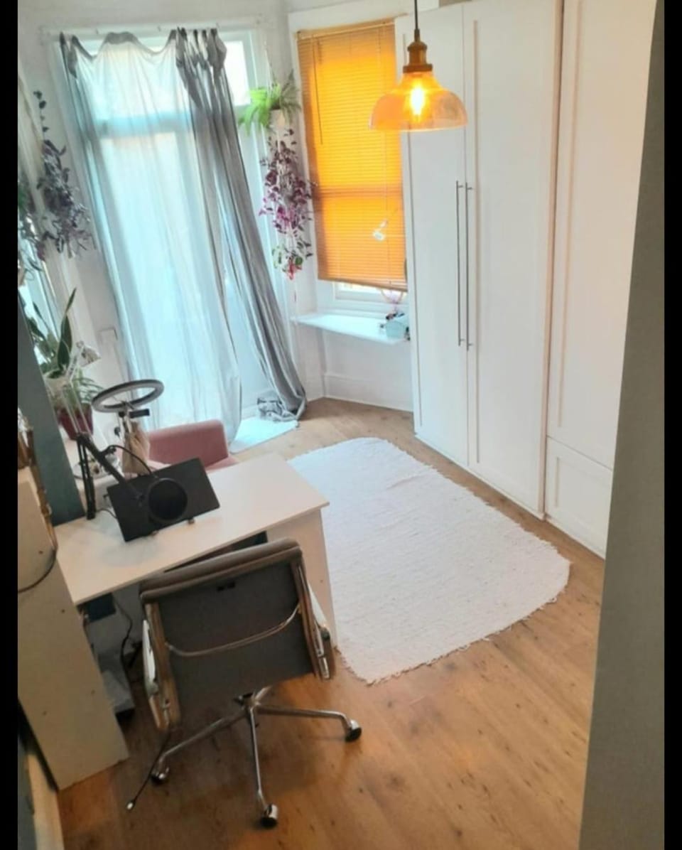 Cozy Private Studio London ,25 mins King's Cross ,Private Entry Studio Apartment in London