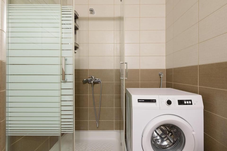 Nature studio Metro Central 4th near Athens Univer, 50m Bus stop to Acropolis Apartment in Athens