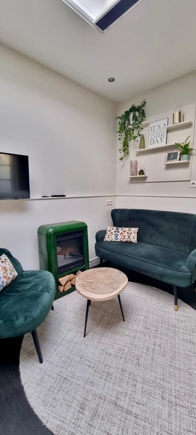 TV and multimedia, Seating area