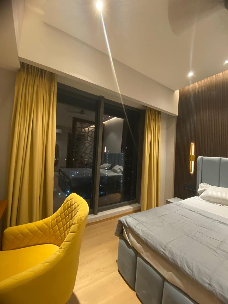 Bed, Living room