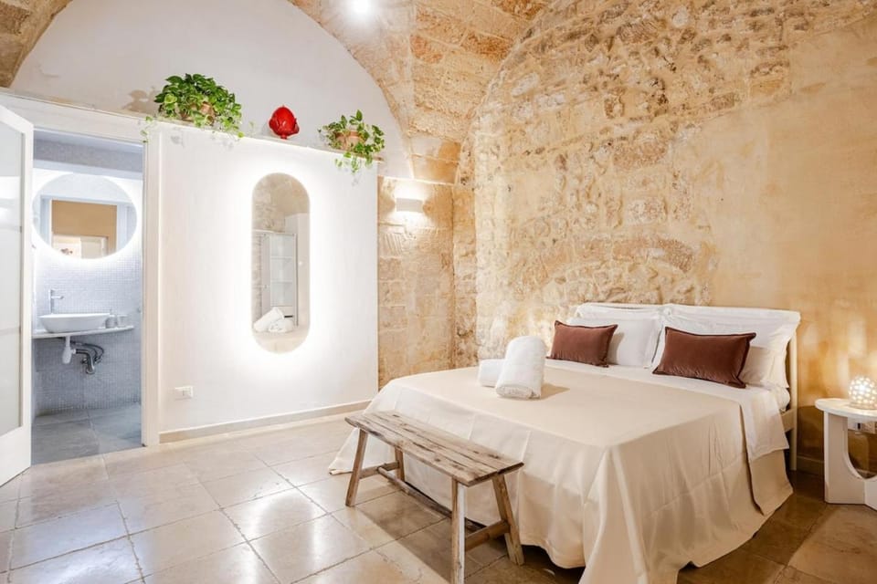 Bed, Bathroom, Photo of the whole room, Bedroom