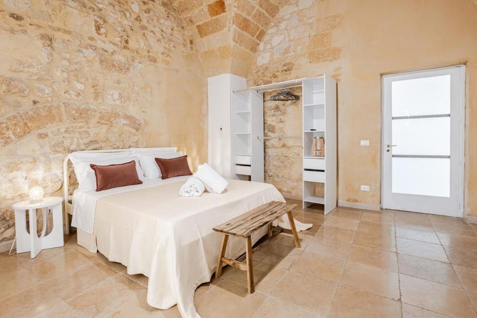 Bed, Photo of the whole room, towels, wardrobe