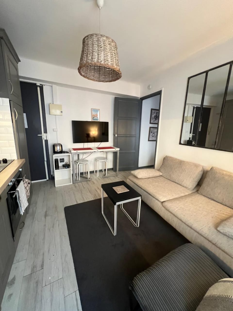TV and multimedia, Kitchen or kitchenette, Seating area, Dining area, minibar, oven, stove