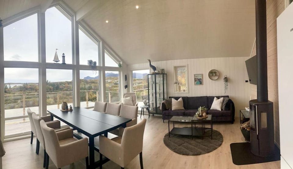 View (from property/room), Balcony/Terrace, Living room, Seating area, Dining area