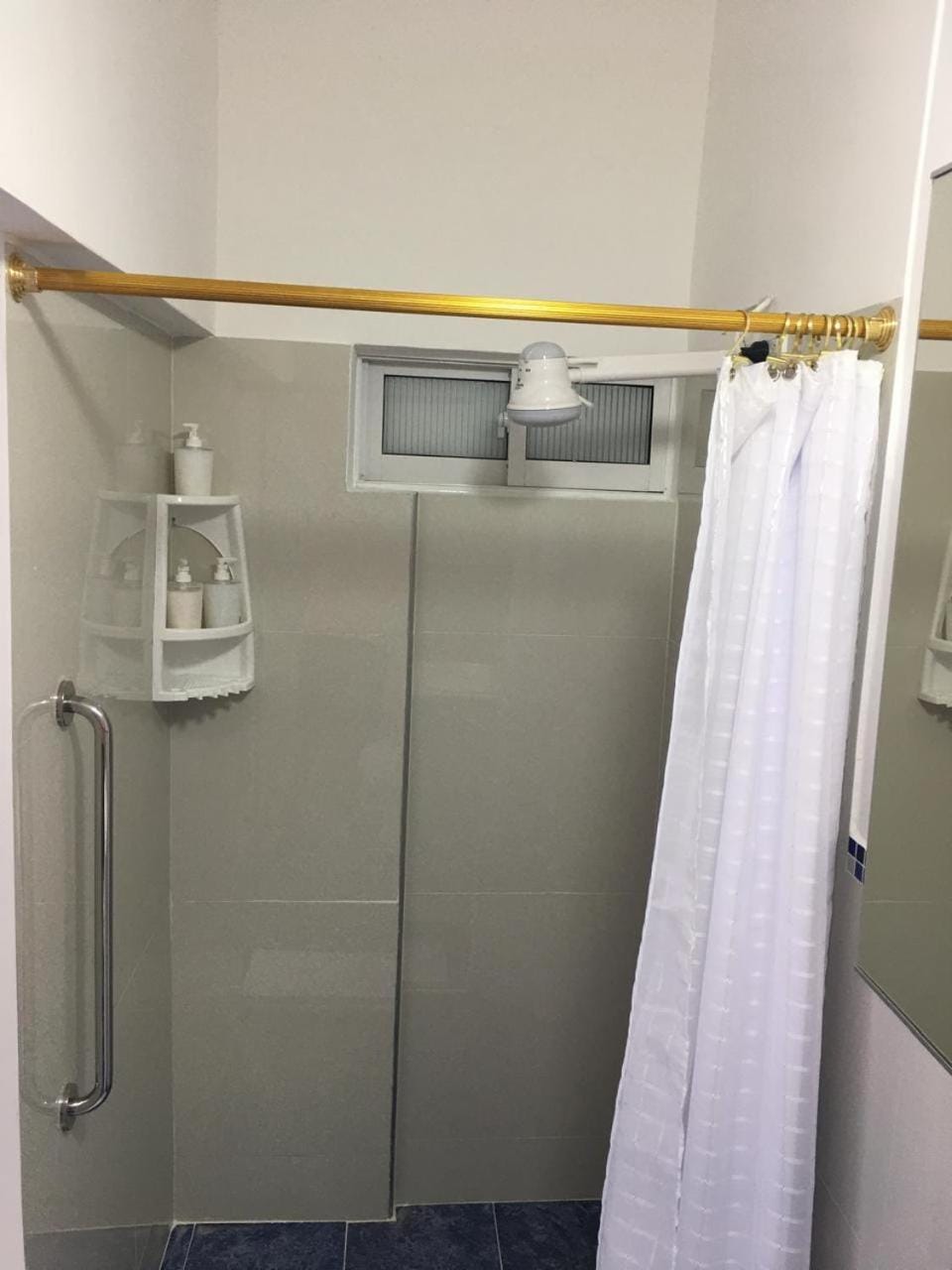 Private room with bathroom Apartment in Cali
