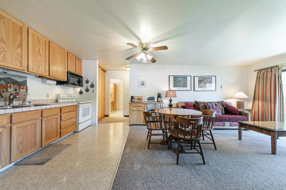 Kitchen or kitchenette, Living room, Dining area