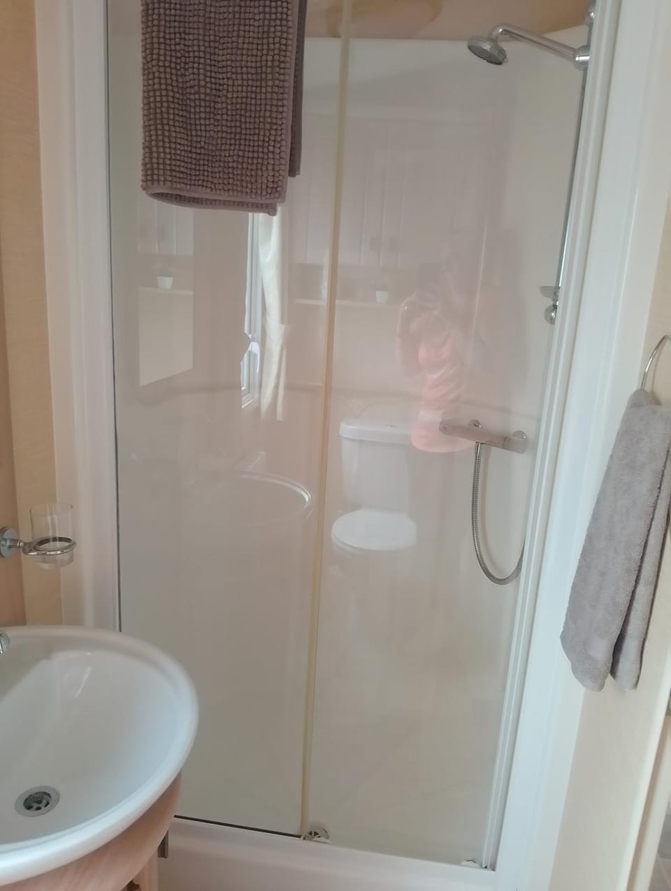 Shower, Bathroom, towels