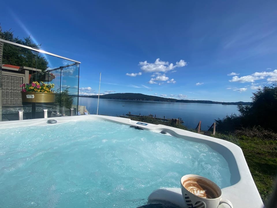 Stunning oceanfront home 4br3b sunrise beachcombing near Bamberton Park Bed and Breakfast in Southern Gulf Islands