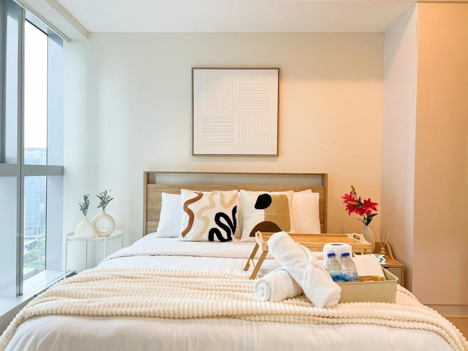 Stylish 1BR Prime BGC Uptown near Hyatt #upt119c House in Makati