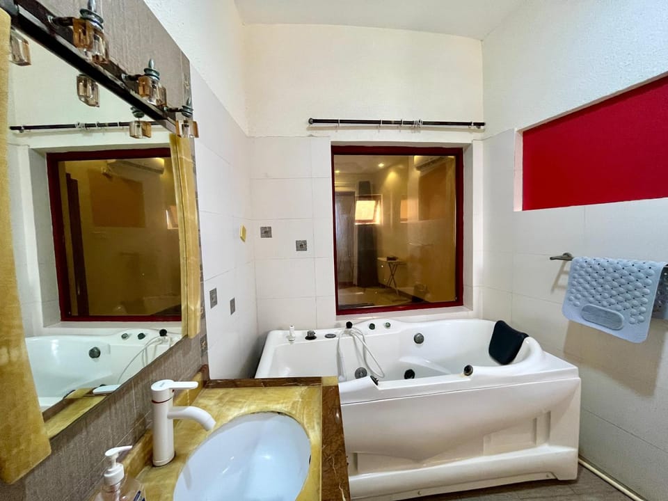 Bathroom, Photo of the whole room