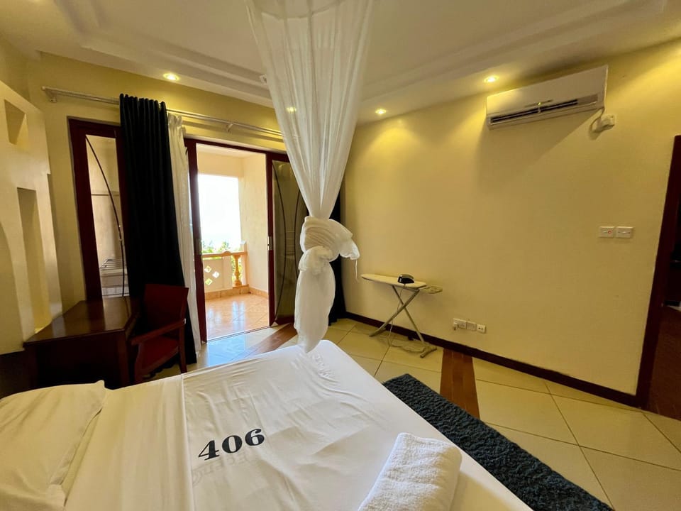 Bed, Photo of the whole room, Bedroom, air conditioner
