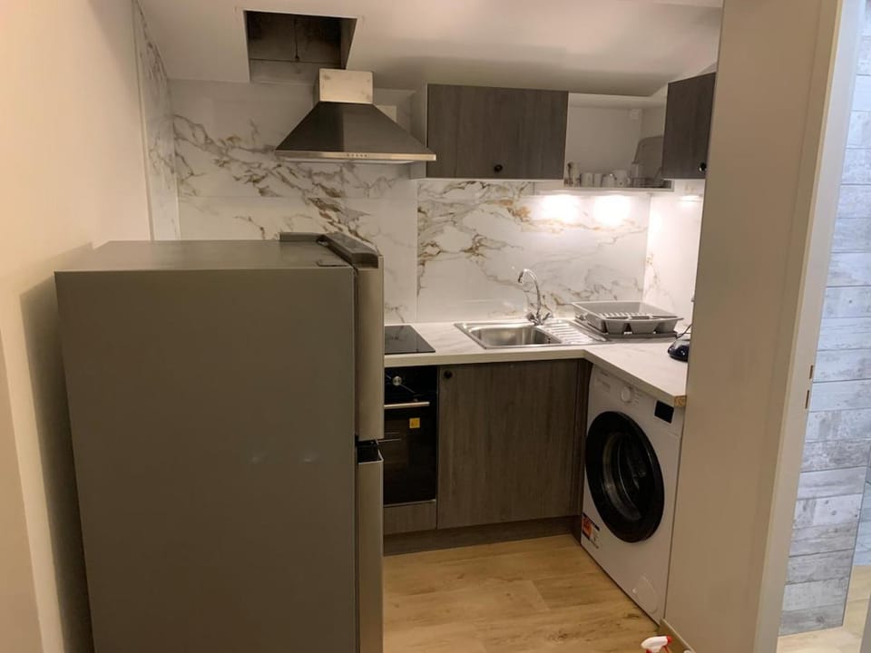 Kitchen or kitchenette, stove, washing machine
