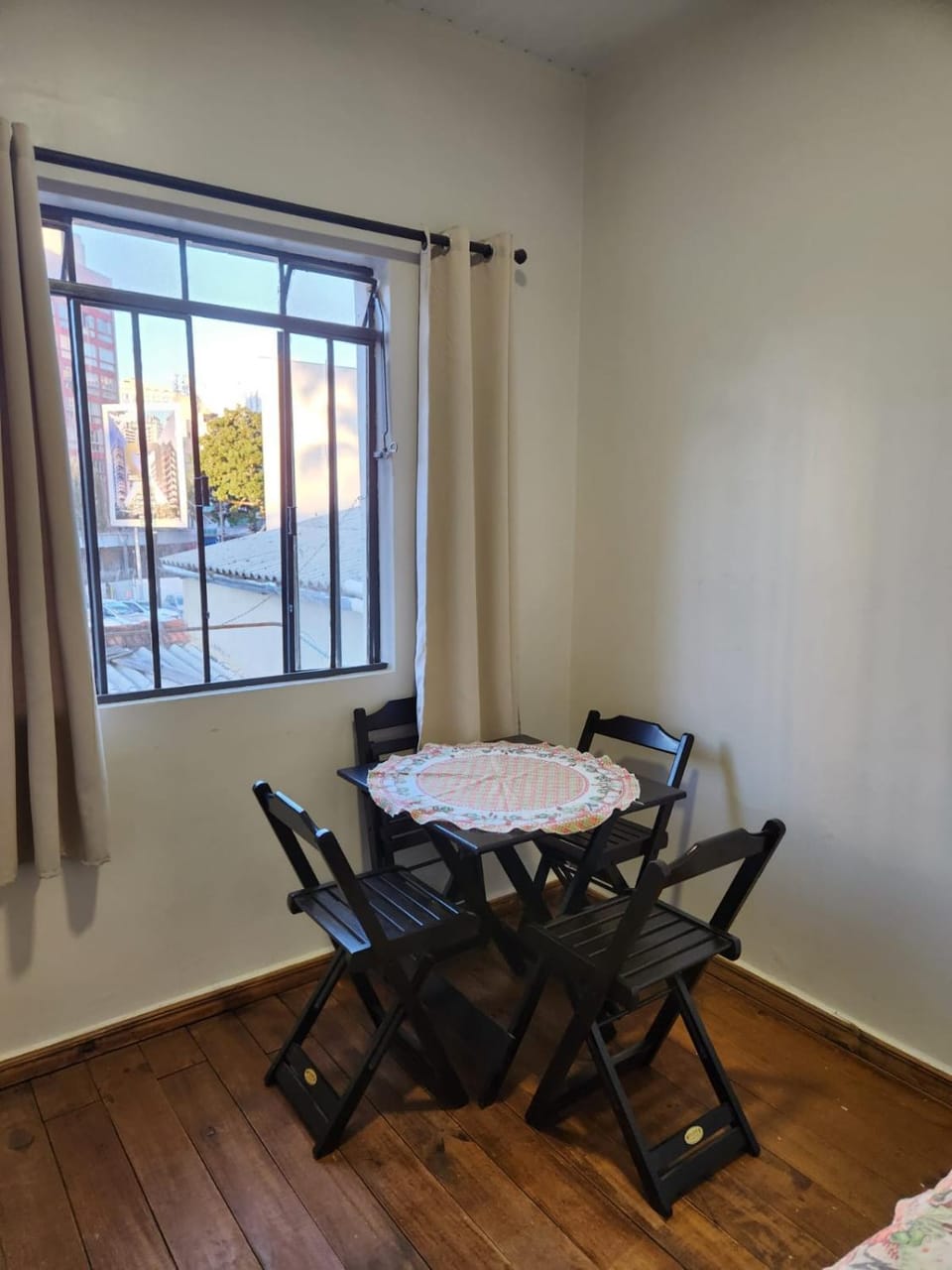 Quarto no coracao da cidade entre batel, merces e centro Excelente localizacao Luxury tent in Curitiba