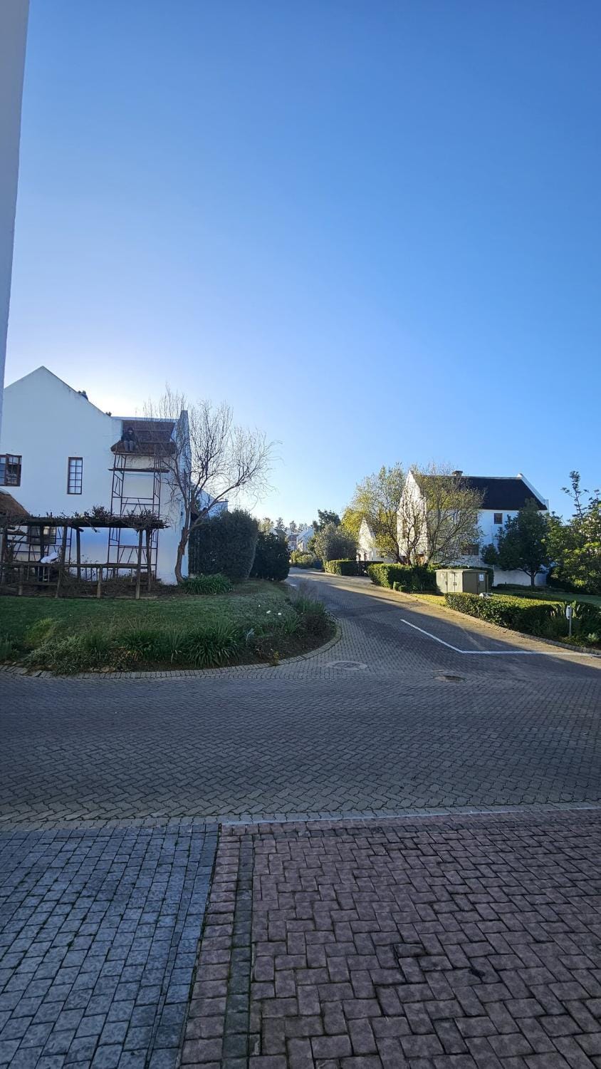 Day, Neighbourhood, Natural landscape, Street view